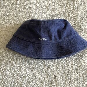 NWOT bucket hat / RVCA
